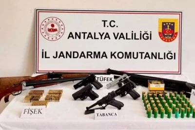 Antalya'da ruhsatsız silah operasyonunda 6 şüpheli gözaltına alındı