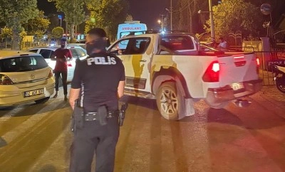 Depremin ilinde araç park kavgasında yumruklar konuştu