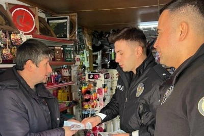 Ardahan’da polis; KADES, güvenli internet ve dolandırıcılık bilgilendirmesi yaptı