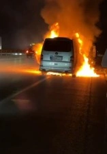 Minibüs alevlere teslim