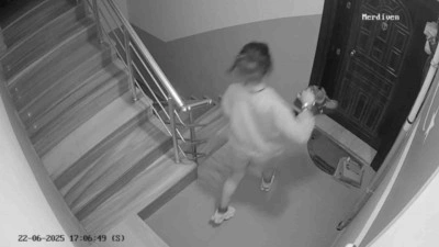 Çocuk apartmandan 30 bin liralık ayakkabıları çaldı!