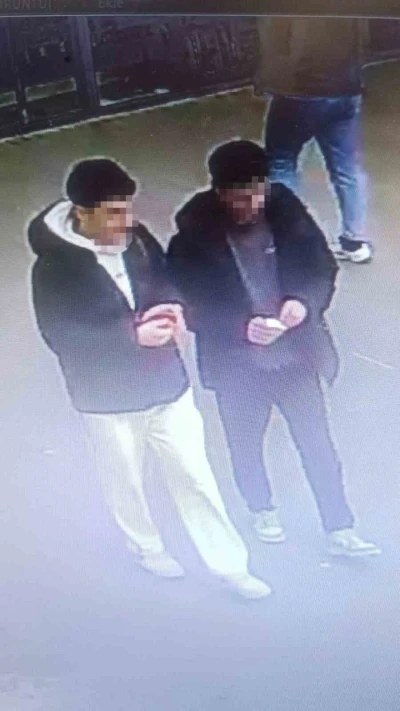 Arnavutk&ouml;y&rsquo;de AVM&rsquo;de parf&uuml;m hırsızlığı kamerada