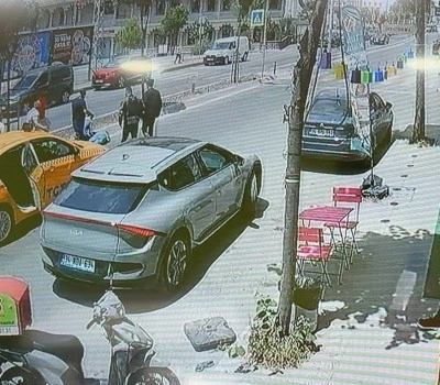 Yolun Karşısına Geçen Kişiye Taksi Çarptı