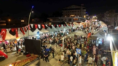 Arsuz&rsquo;da sokak şenlikleri yoğun ilgi g&ouml;rd&uuml;