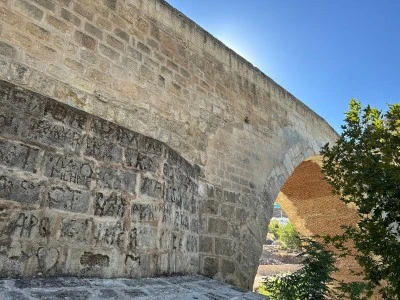 Artuklu Döneminden Günümüze Uzanan Tarihi Köprü