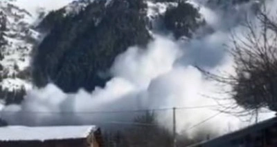 Artvin’de çığ düşme anı kameraya yansıdı