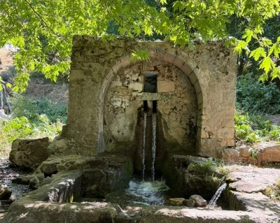 Asırlık Tarihi &Ccedil;eşme Zamana Direnemedi