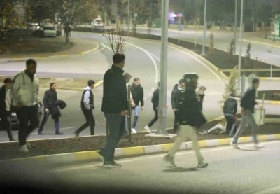 Asker eğlencesinde sopalı kavga