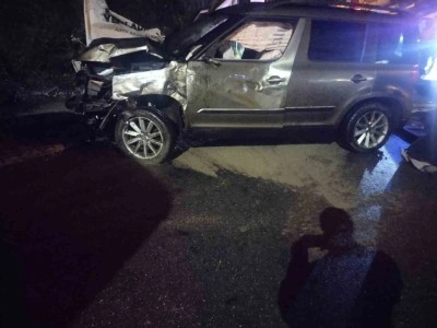 Ataşehir’de kontrolden çıkan otomobil direğe çarptı: 1 ağır yaralı