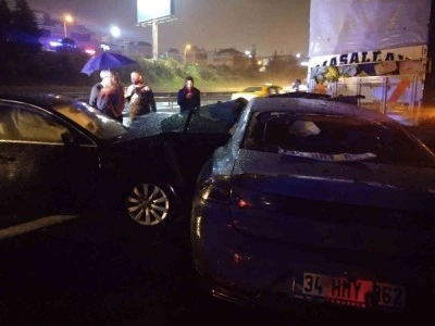 Ataşehir&rsquo;de zincirleme trafik kazası: 6 yaralı