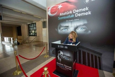 Atat&uuml;rk&rsquo;e &ouml;zlem satırlara d&ouml;k&uuml;l&uuml;yor