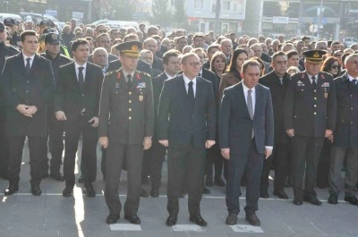 Atat&uuml;rk &ouml;l&uuml;m&uuml;n&uuml;n 87. yıld&ouml;n&uuml;m&uuml;nde Kars&rsquo;ta anıldı