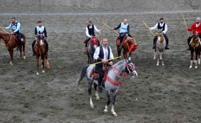 Atlı sporun asırlık geleneği Erzincan&rsquo;da s&uuml;rd&uuml;r&uuml;l&uuml;yor