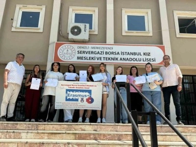 Avrupa mutlağını yerinde öğrenen Denizlili öğrenciler uluslararası stajlarını tamamladı