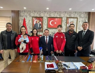 Avrupa &uuml;&ccedil;&uuml;nc&uuml;s&uuml; olan sporculara tebrik