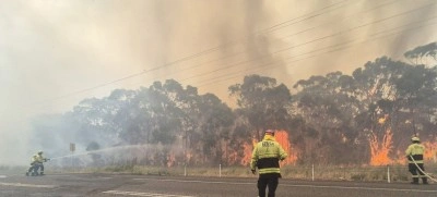Avustralya&rsquo;da devam eden orman yangınlarında itfaiye g&ouml;revlisi &ouml;ld&uuml;