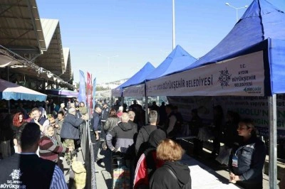 Aydın B&uuml;y&uuml;kşehir Belediyesi binlerce kışlık fideyi Kuşadalılar ile buluşturdu