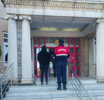 Aydın&rsquo;da 2 aranan şahıs operasyonla yakalandı