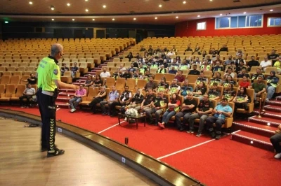 200 motosiklet s&uuml;r&uuml;c&uuml;s&uuml;ne g&uuml;venli s&uuml;r&uuml;ş eğitimi
