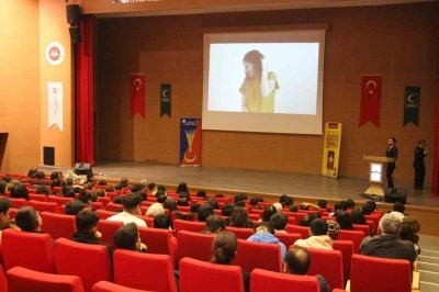 Aydın&rsquo;da gen&ccedil;ler i&ccedil;in &lsquo;Şiddetsiz ve Bağımsız Gelecek&rsquo; buluşması ger&ccedil;ekleştirildi