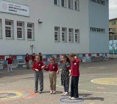 &Ouml;ğrenciler yardımlaşmayı oyunla &ouml;ğrendi