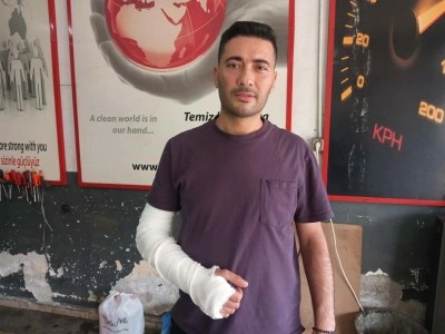 Ayırmaya &ccedil;alıştığı kavga nedeniyle 3 yaşındaki oğlunun yanında saldırıya uğradı