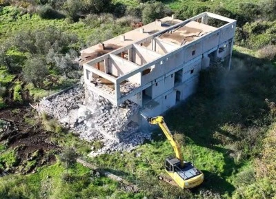 Ayvacık&rsquo;ta 66 ka&ccedil;ak yapı yıkıldı