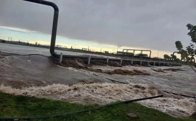 Ayvacık'ta Şiddetli Yağış Tuzla Çayı'nı Taşırdı: Tarım Arazileri Suyun Altında Kaldı