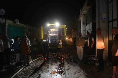 Ayvalık’ta gözlük fabrikası alev alev yandı