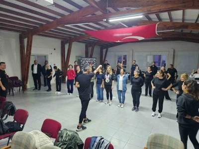 Ayvalık&rsquo;ta &ouml;ğretmenlerden halk dansları yolculuğu