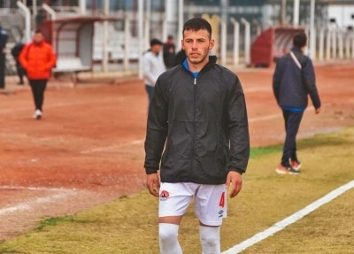 Babası için yeşil sahalara veda etti