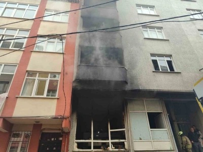 Bağcılar’da araç paspası üreten iş yerinde korkutan yangın