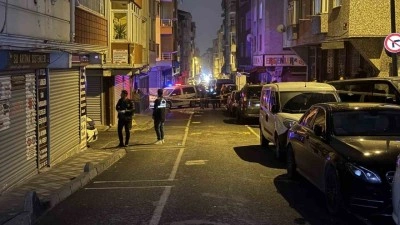 Bağcılar’da kimlik kontrolündeki şahıslar bekçilere ateş açtı: 1 bekçi ağır yaralı