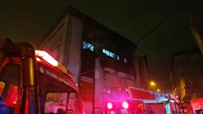 Bağcılar’da tekstil atölyesinde yangın: 2 kişi dumandan etkilendi