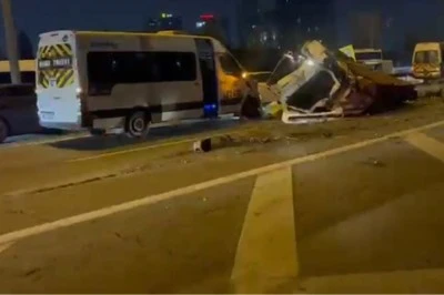 Bağcılar Mahmutbey Gişeleri'nde Zincirleme Kaza, Trafik Kilitlendi!