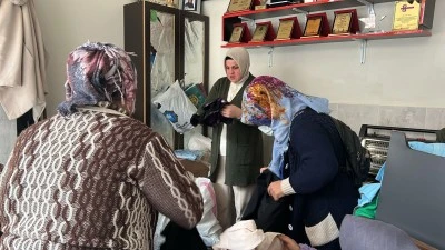 Bağlar'da 8 Martta ihtiya&ccedil; sahibi kadınlara kıyafet desteği