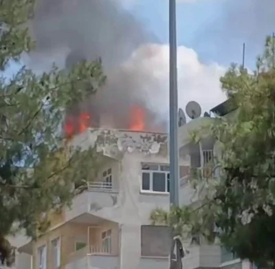 Bağlar&rsquo;da Apartman Sakinleri Kendilerini Sokağa Attı