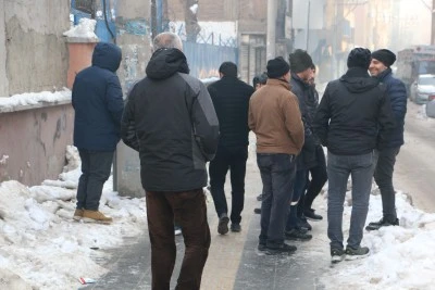 Bağlar&rsquo;da Bina Sakinler Sabaha Kadar N&ouml;bet Tuttu