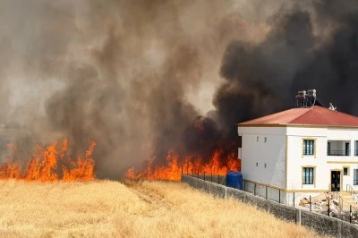 Bağlar&rsquo;da Buğday Tarlasında Alev Alev Yandı