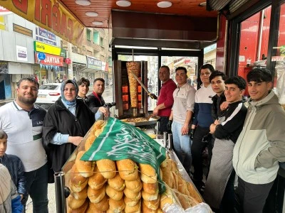 Bağlar&rsquo;da Kutlu Doğum Haftası&rsquo;nda 2 Bin Kişiye &Uuml;cretsiz D&ouml;ner İkramı