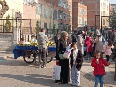 Bağlar&rsquo;da Okul &Ouml;nlerindeki Seyyar Satışa Velilerden Tepki
