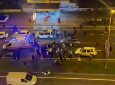 Bağlar&rsquo;da Otomobil ile Motosiklet &Ccedil;arpıştı: 1 Yaralı