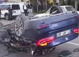 Bağlar&rsquo;da Zincirleme Trafik Kazası: Ara&ccedil; Takla Attı, 2 Yaralı