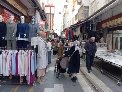 Bağlar&rsquo;daki 40 Yıllık Sakarya Caddesi &Ccedil;arşısı Turistlerin G&ouml;zdesi Oldu