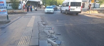 Bağlar ve Yenişehir Arasında Kaldırım Kullanılamaz Halde