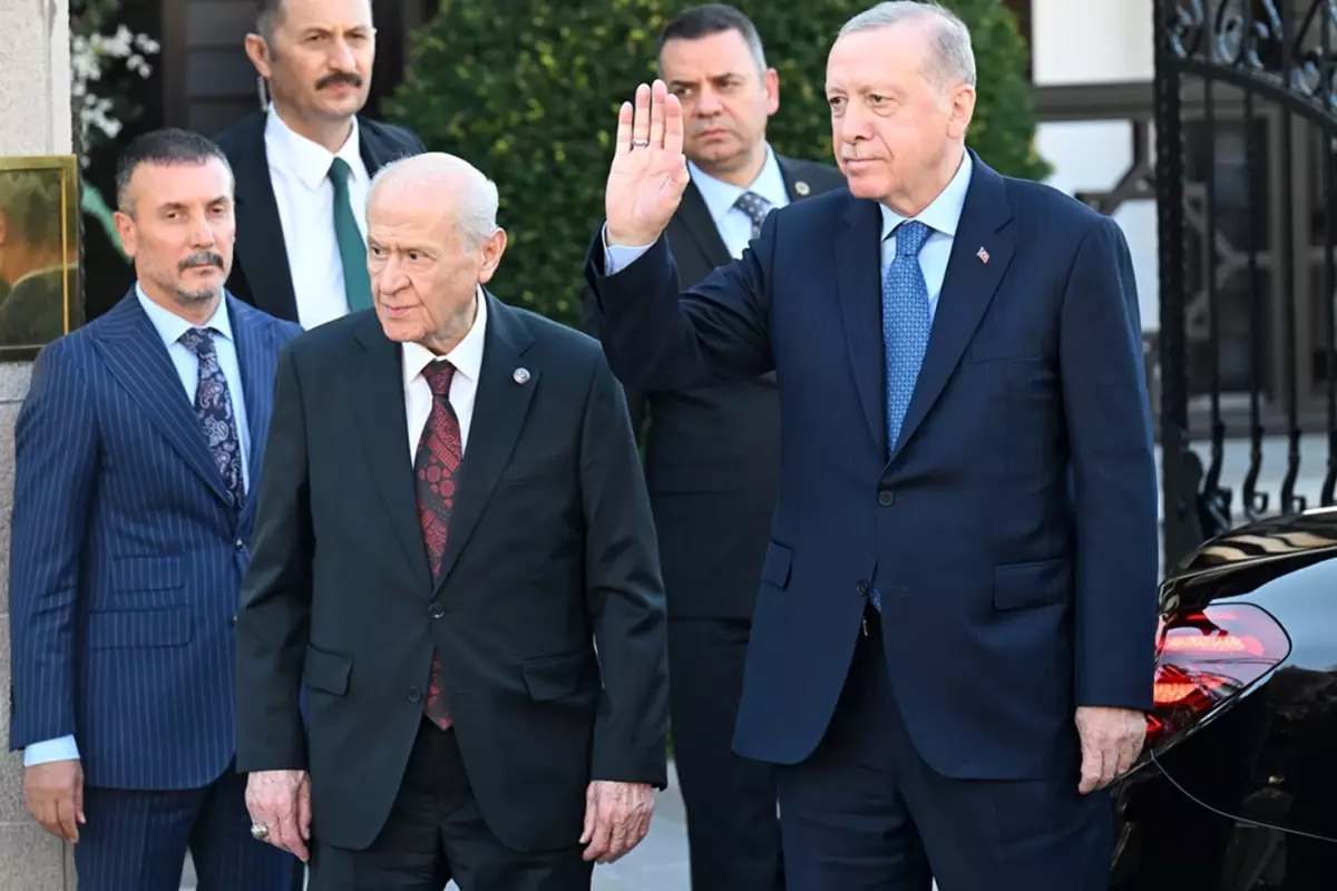 Bahçeli’den siyaset sahnesini sallayan çıkış: “Ahmet Türk göreve dönmeli, Ahmet Özer özgürlüğüne kavuşmalı!”