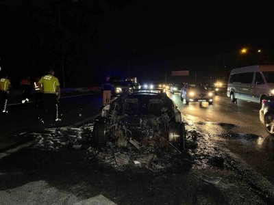  Lüks Otomobil Alev Alev Yanarak Hurdaya Döndü