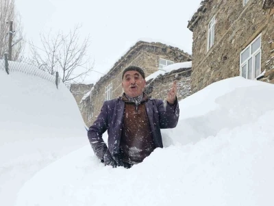 O ilimizde 71 yerleşim yerinin yolu kardan kapalı