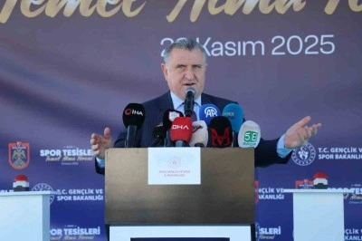 Bakan Bak: "T&uuml;rkiye, spor devrimi yaşıyor"
