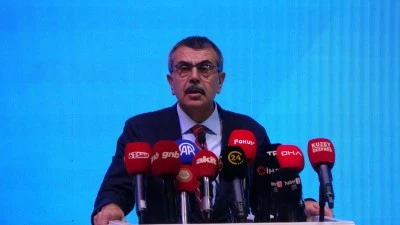 Bakan Tekin&rsquo;den &ouml;ğretmenlere kıyafet mesajı